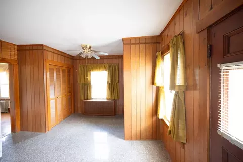 Entry Way - 4 Winter St, Clinton, MA 01510 photo 2 of 2