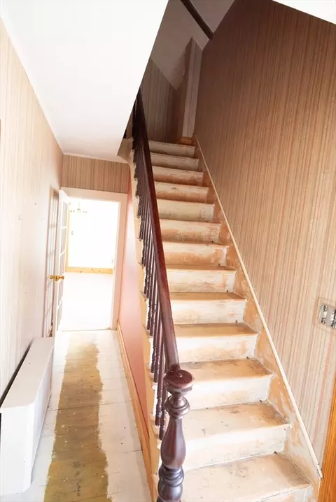 Entry Way - 4 Winter St, Clinton, MA 01510 photo 1 of 2