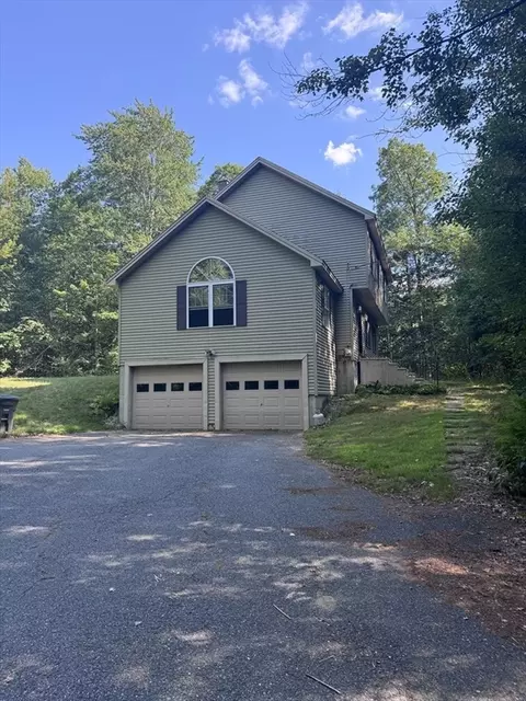 70 Sawyer St, Gardner, MA 01440