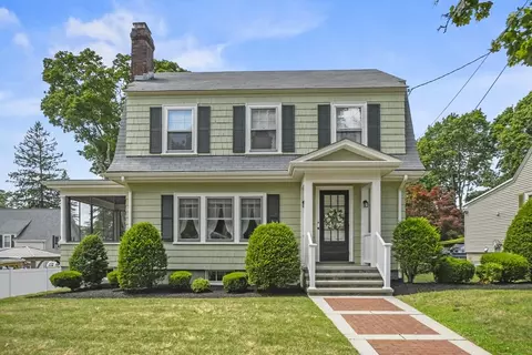 4 Keene St, Stoneham, MA 02180