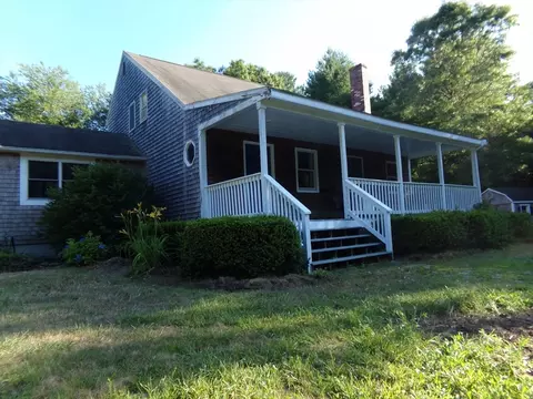 29 Beach St, Middleboro, MA 02346