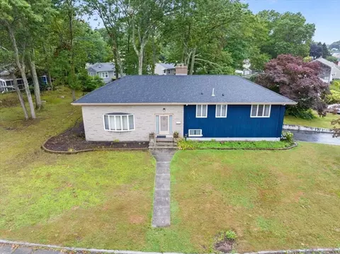 44 Fenmore St, Fall River, MA 02723