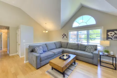 Living - 2 Matteo St, Worcester, MA 01606 photo 2 of 3