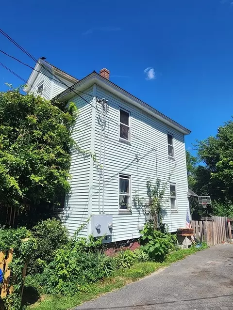 15 Davis St, Easthampton, MA 01027 photo 4