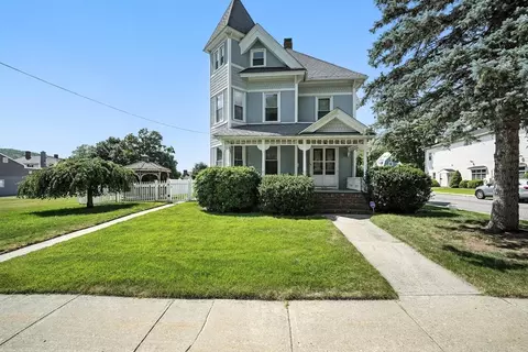 14 Squier St, Palmer, MA 01069