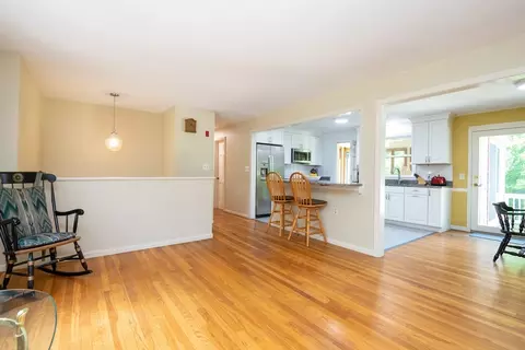 5 Parish Rd, Georgetown, MA 01833 photo 8