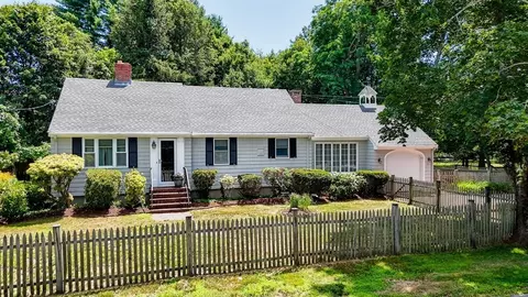 683 Bay Rd, Hamilton, MA 01982