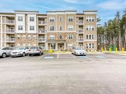 2 Winslow Ln #402, Grafton, MA 01536