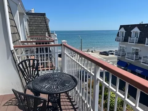 45 Hull Shore Dr #303, Hull, MA 02045
