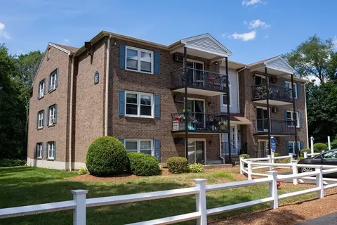 610 S Franklin St #E201, Holbrook, MA 02343