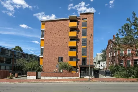 345 Harvard St #1F, Cambridge, MA 02138