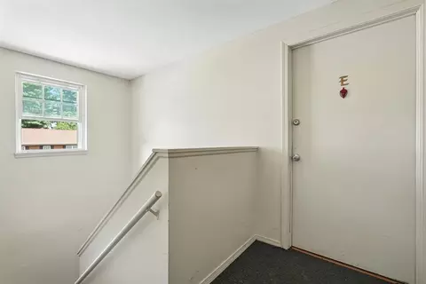 7 Maple Crest Cir #E, Holyoke, MA 01040 photo 5