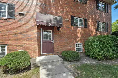 7 Maple Crest Cir #E, Holyoke, MA 01040 photo 3