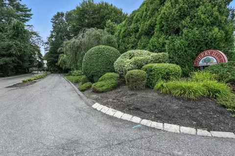 7 Maple Crest Cir #E, Holyoke, MA 01040 photo 4