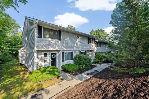 16 Beals Cove Rd #B, Hingham, MA 02043
