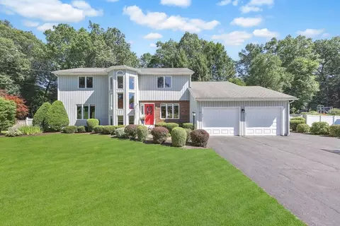87 Pineridge Dr, Westfield, MA 01085