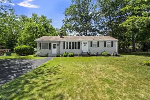 73 Fruit St, Mansfield, MA 02048