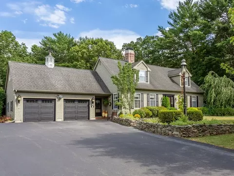 26 Meadowbrook Dr, East Bridgewater, MA 02333