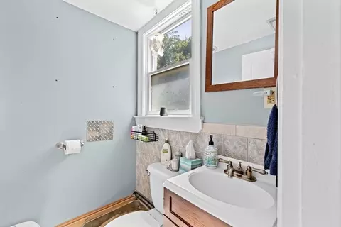 Bath - 48 Guild St, Hull, MA 02045 photo 1 of 2