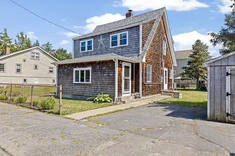 48 Guild St, Hull, MA 02045
