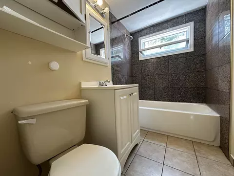 Bath - 177 Johnson St, Springfield, MA 01108 photo 2 of 2