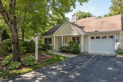 8 Stratton Dr #8, Shrewsbury, MA 01545