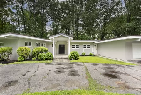 32 Aylesbury Rd, Worcester, MA 01609