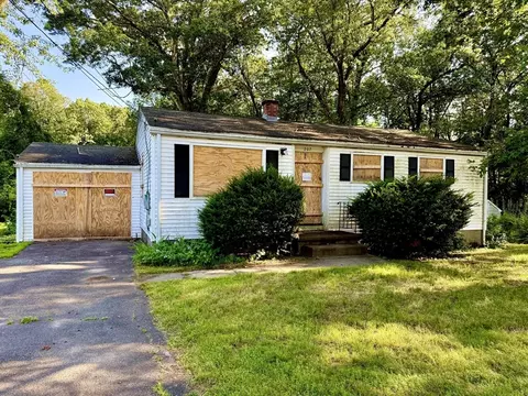 207 Overland St, Springfield, MA 01118