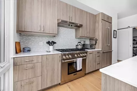 Kitchen - 10 Shipyard Dr #312, Hingham, MA 02043 photo 4 of 6