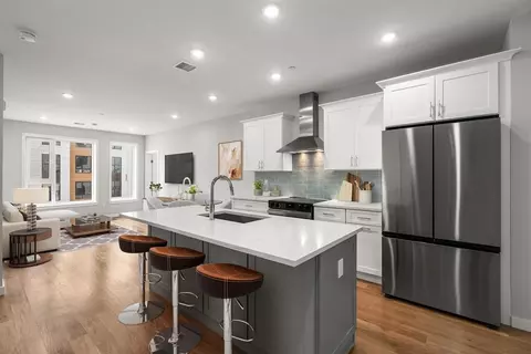 267 Old Colony #302, Boston, MA 02127
