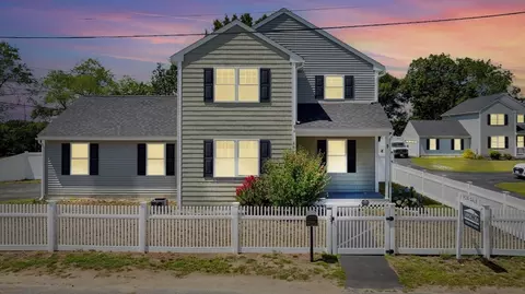 29 Marriner St, Lowell, MA 01852