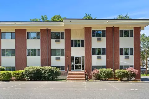74 Beach St #6-9, Woburn, MA 01801