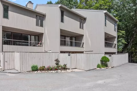 98 Mill Pond #98, North Andover, MA 01845