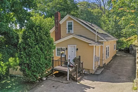 1 Wigwam Hill Dr, Worcester, MA 01605