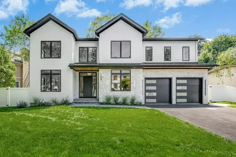 109 Harwich Rd, Chestnut Hill, MA 02467