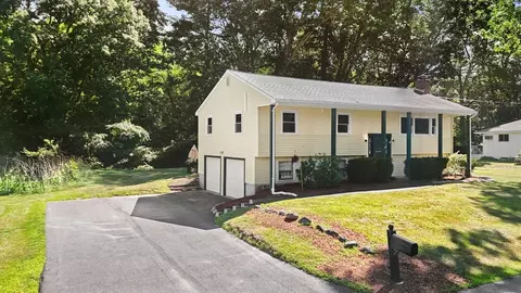 21 Pinewood Ln, Groveland, MA 01834