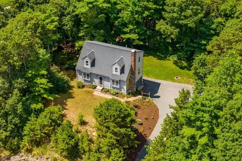 3 Morning Mist Ln, Bourne, MA 02532