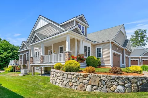 17 Fox Hill Ln #17, Dracut, MA 01826