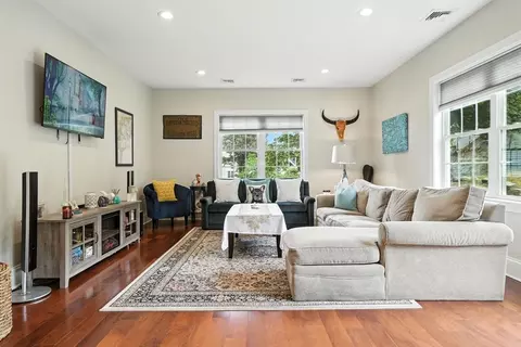 56 Town Hill St #56, Quincy, MA 02169