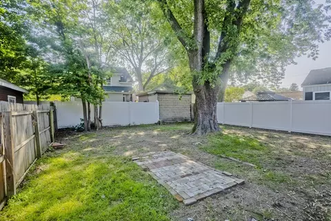Exterior - 11 Nathaniel St, Springfield, MA 01109 photo 4 of 5