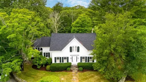 121 Perryville Rd, Rehoboth, MA 02769