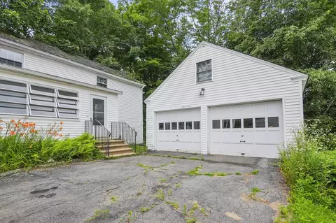 90 Common St, Barre, MA 01005 photo 3