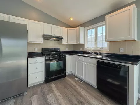 899 Warren St, Fall River, MA 02721 photo 10