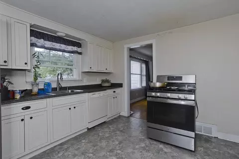 45 Fenimore Blvd, Springfield, MA 01108 photo 13