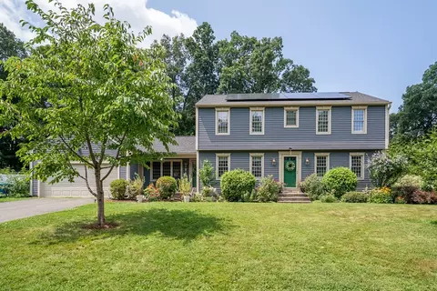 104 Forest Gln, West Springfield, MA 01089