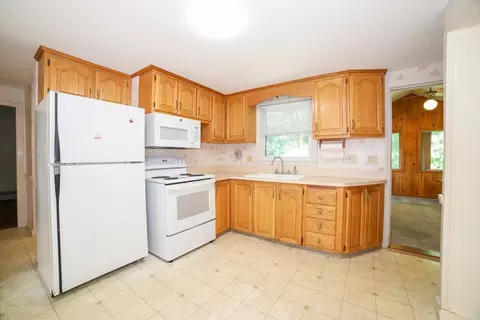 Kitchen - 24 Greybert Ln, Worcester, MA 01602 photo 2 of 3