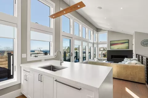 41 Gardner Rd, Nahant, MA 01908