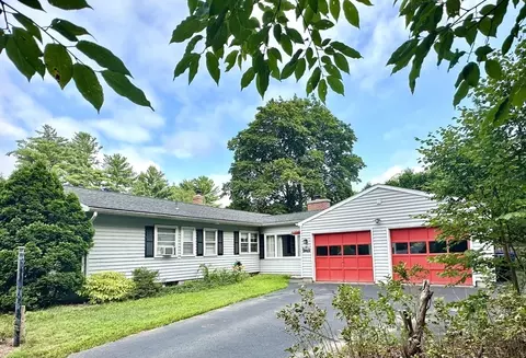 71 Forest Gln, Northampton, MA 01062