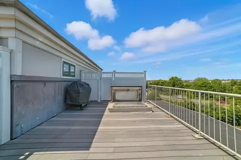 Exterior - 210 Broadway #406, Everett, MA 02149 photo 4 of 7