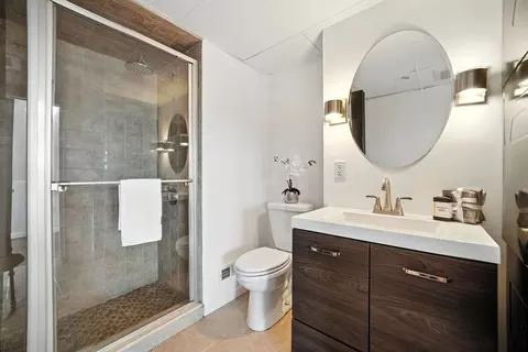 Bath - 210 Broadway #406, Everett, MA 02149 photo 1 of 2